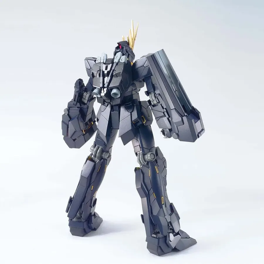 Bandai MG Unicorn Gundam model kit image 3